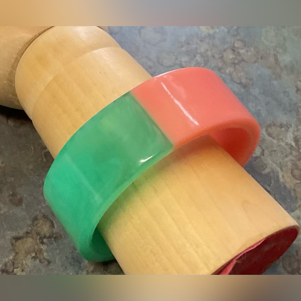 Two-Tone Resin Bangle Bracelet - Green & Coral